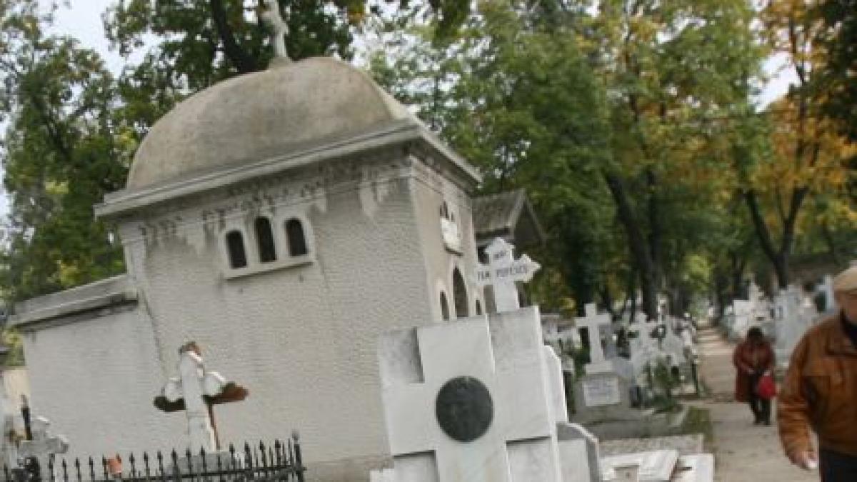 vanghelie isi inhumeaza rudele in criptele unor personalitati de seama ale romaniei video
