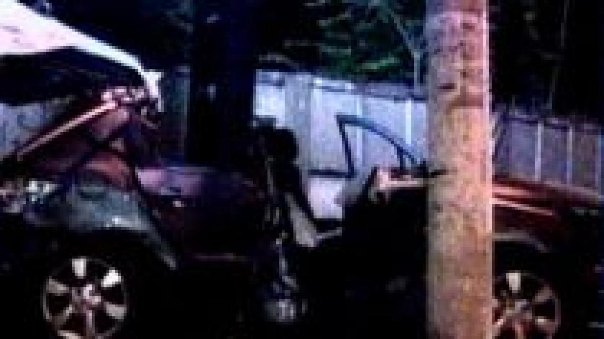 s a izbit cu masina de stalp si scapat cu viata video