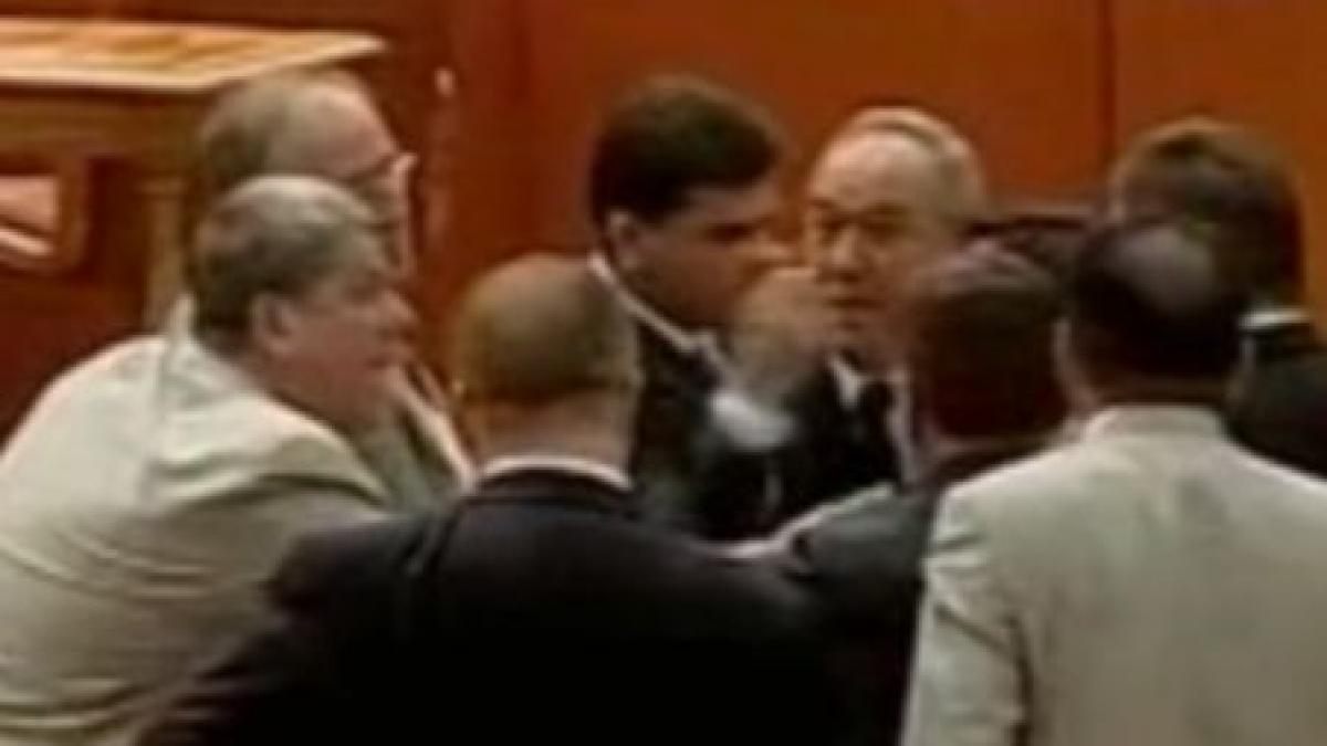 scandal cu imbranceli la parlament deputatii au decis din nou prelungirea sedintei video