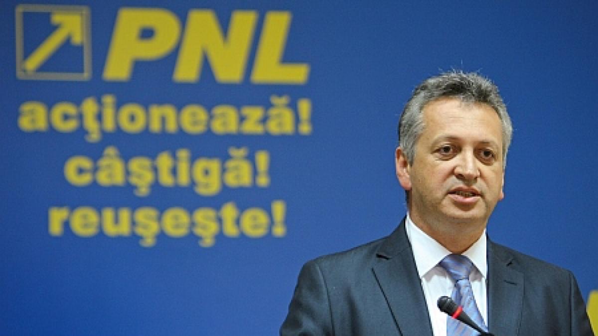 fenechiu singura solutie pentru romania o reprezinta forta oamenilor din strada