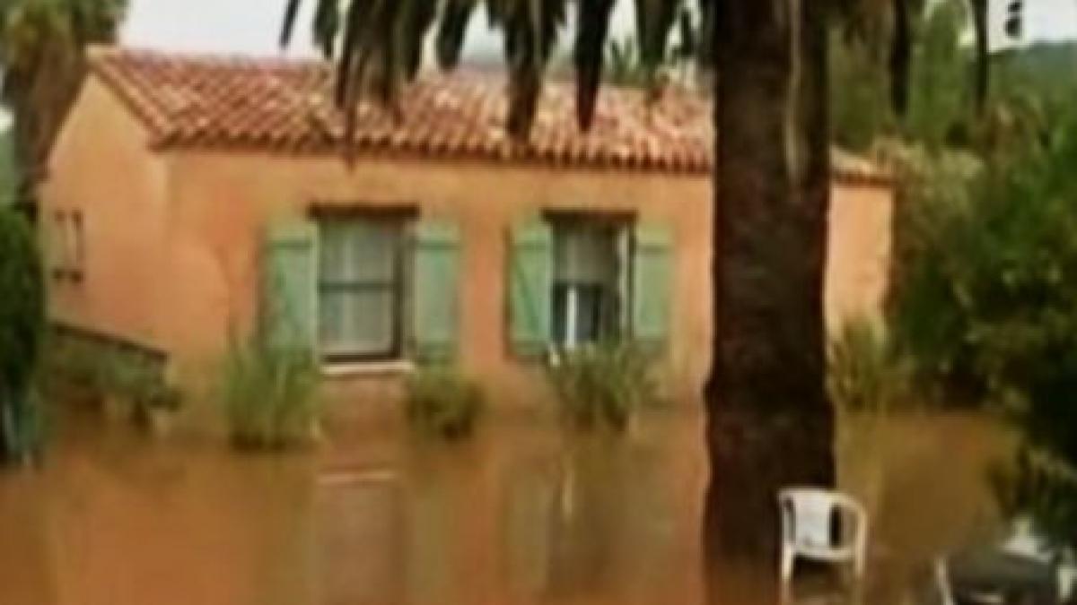 inundatiile din sud estul frantei au ucis 15 oameni video