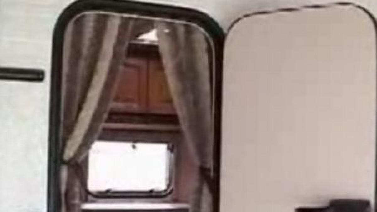 doi brasoveni s au mutat intr o rulota au facut economii lunare de 800 de lei video