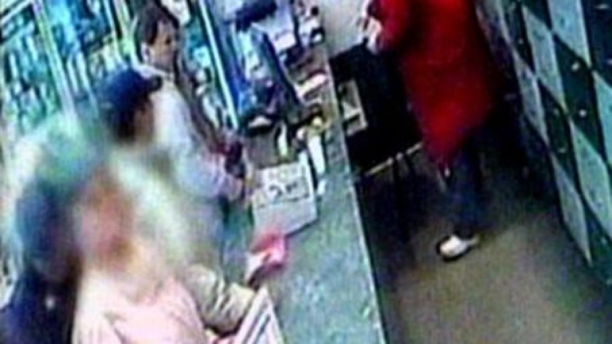 atentie la hoti o batrana din hunedoara a ramas fara pensie intr o farmacie