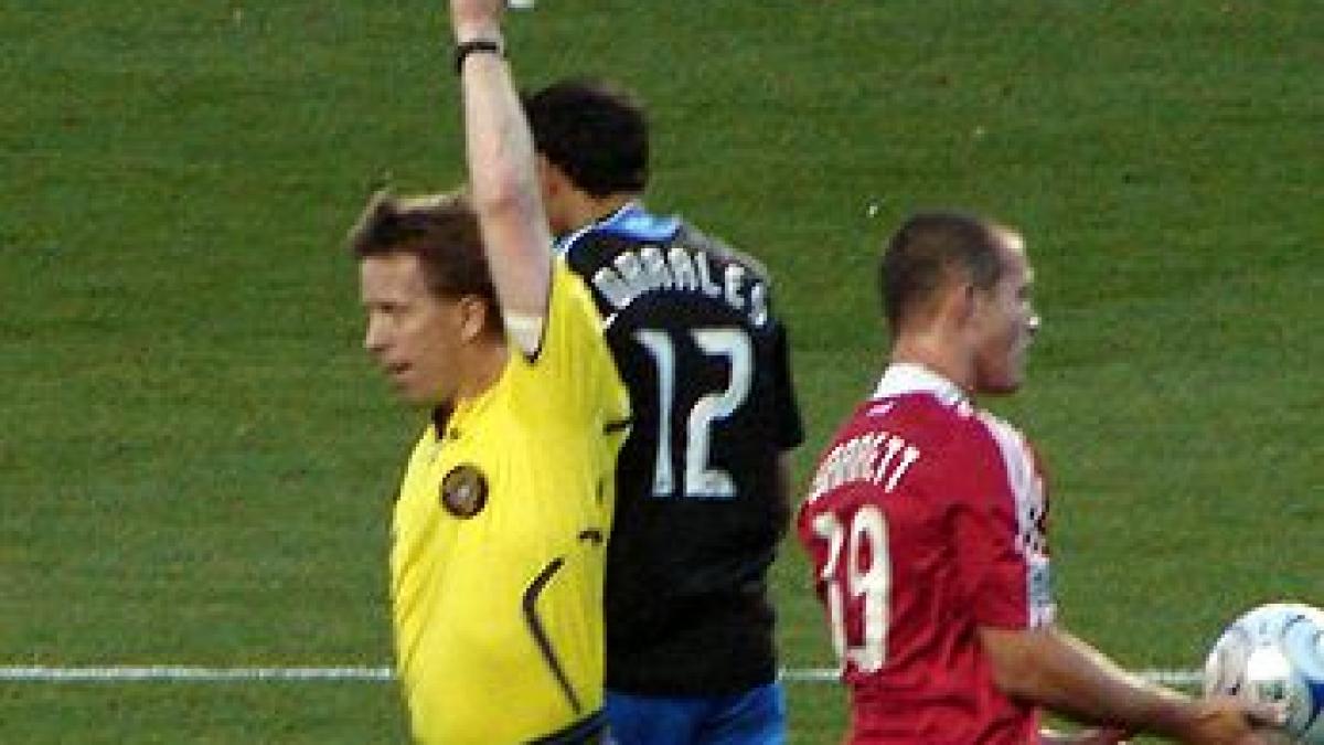 regula cartonasului galben schimbata la cm 2010 pentru ca marii jucatori sa nu rateze finala