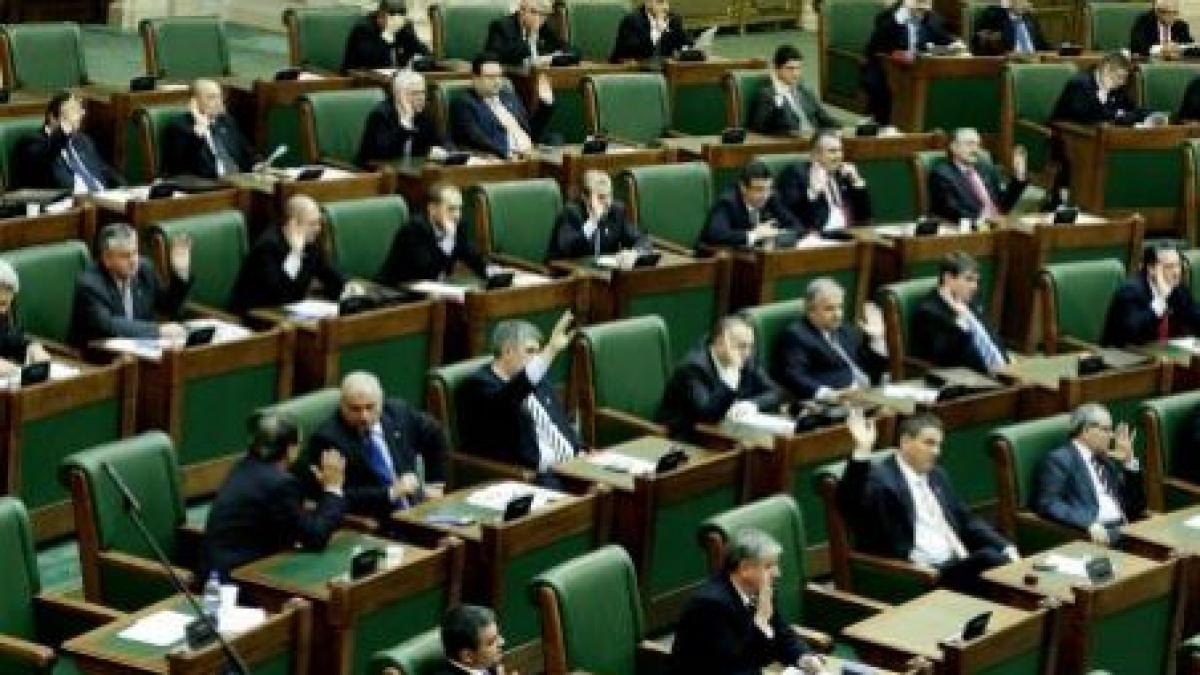 cartele de vot pentru senatori la sedintele de plen reunit ale parlamentului