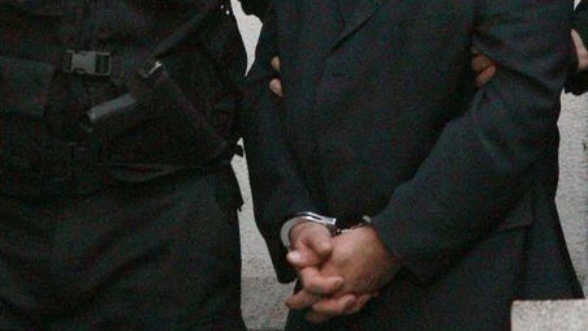 comisari ai garzii financiare trimisi in judecata dupa ce au solicitat mita de 3 000 de lei