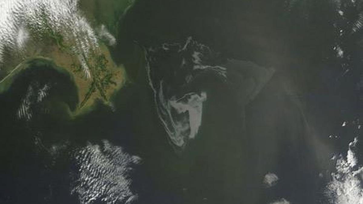 dispozitiv care pompa petrolul din golful mexic retras de bp din cauza unei scurgeri de gaze