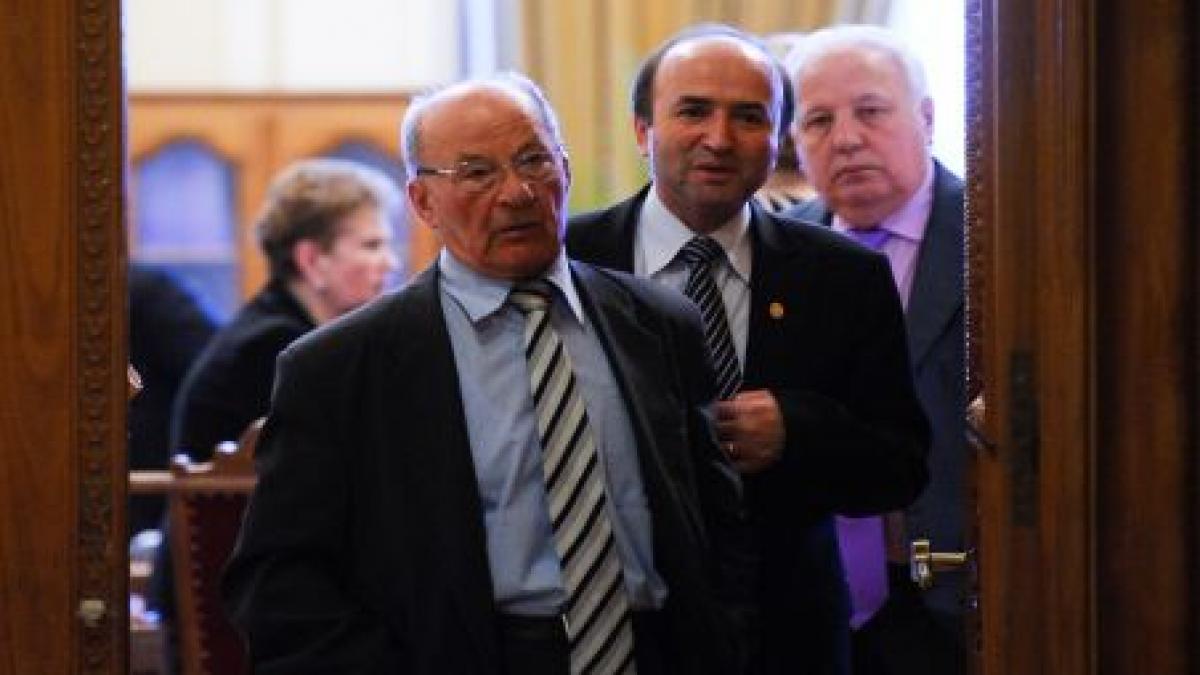 decizia curtii constitutionale in cazul reducerilor de salarii si pensii amanata pentru vineri