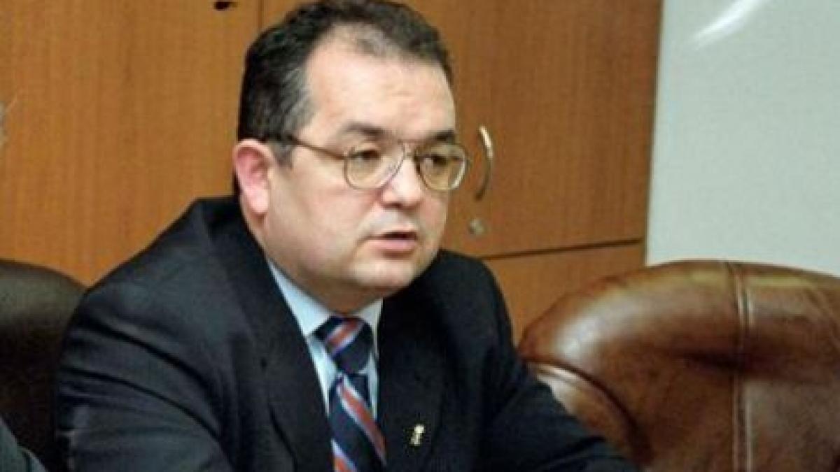 emil boc in 2004 mancam ca la razboi pensionarii sunt umiliti video