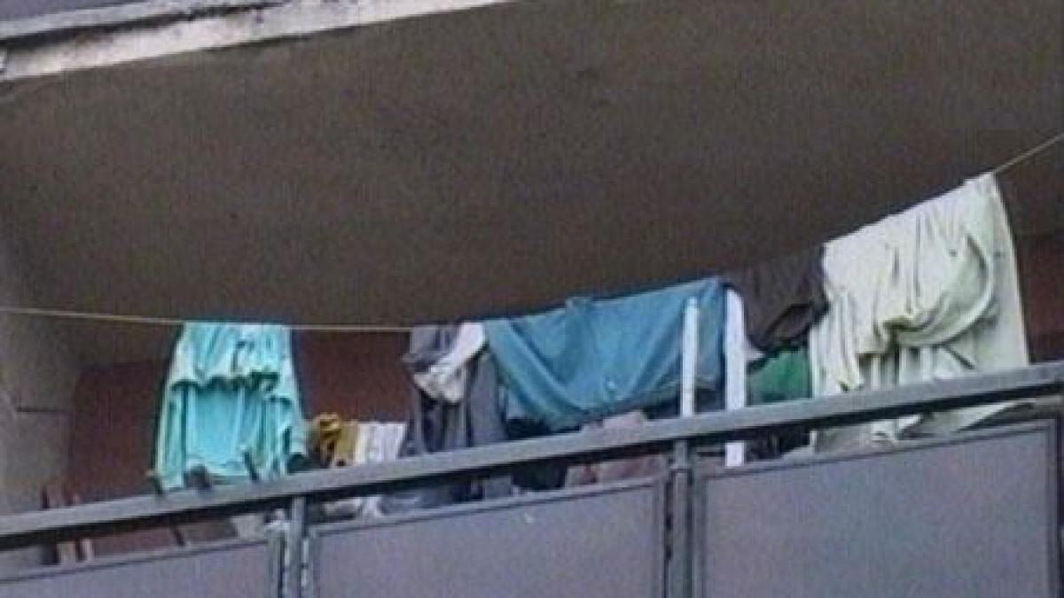 o fetita de 2 ani supravietuit dupa ce a cazut de la etajul 6