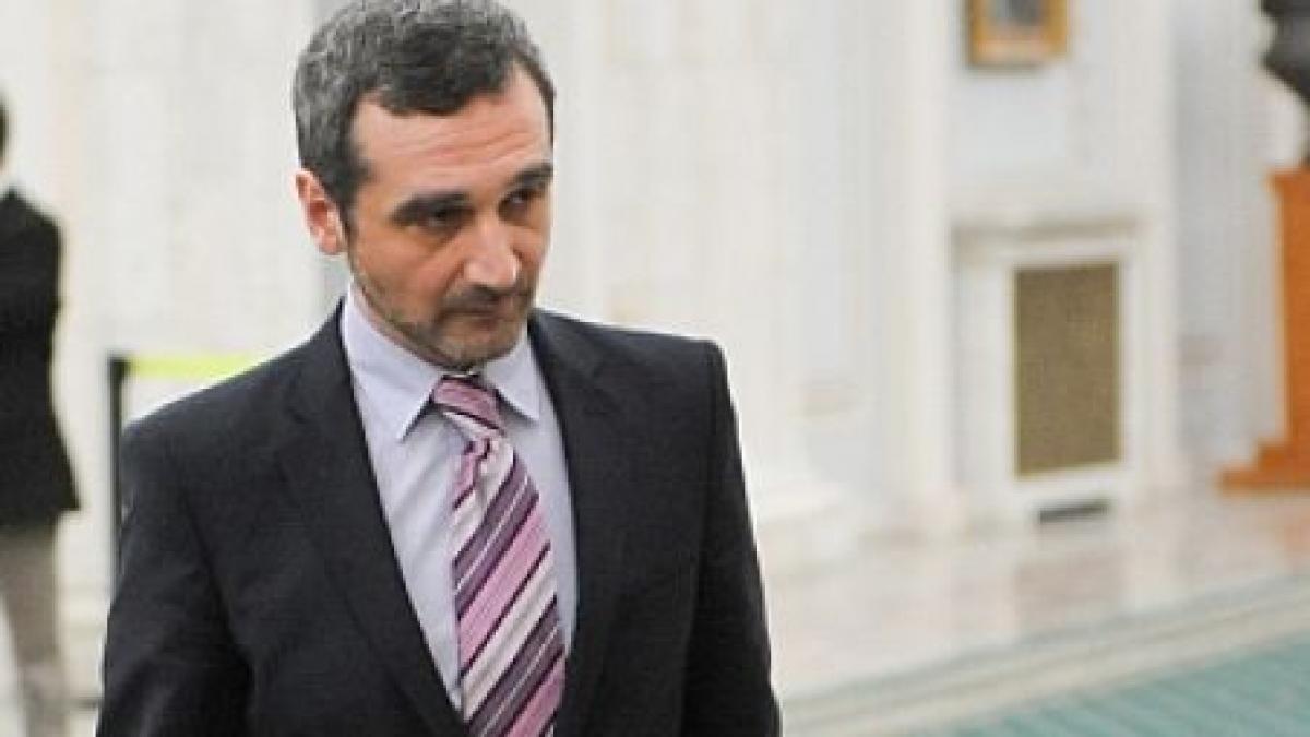 lazaroiu n am observat la pdl valori sau doctrina singurul liant e dorinta de a ramane la putere