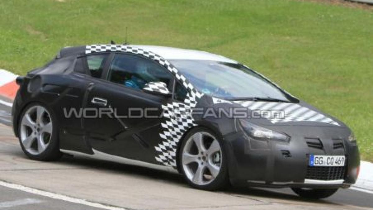 opel astra gtc 2011 surprins la teste pe circuitul nordschleife de la nurburgring foto