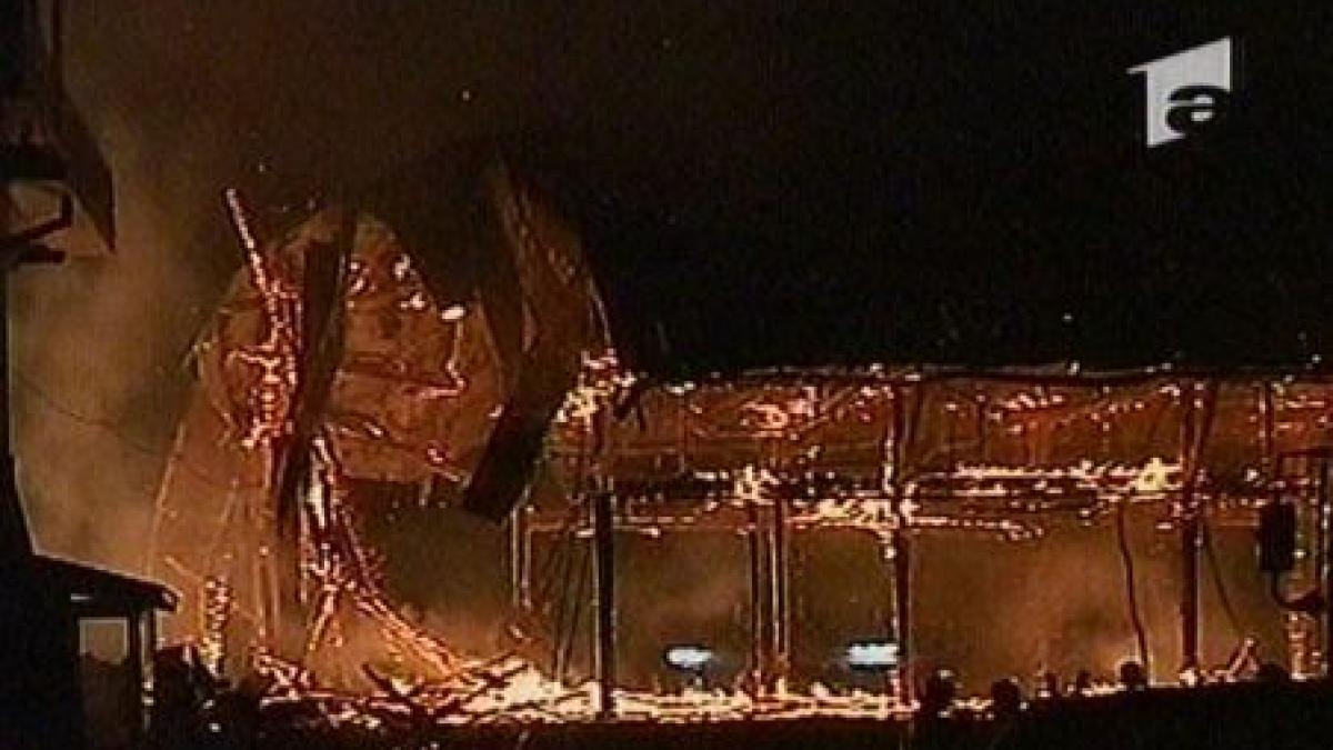 focsani un depozit urias din apropierea garii a fost distrus de un incendiu video