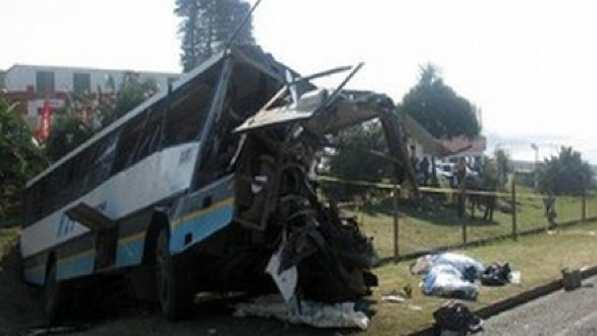 bolivia 25 de morti dupa ce un autocar a cazut de pe un pod
