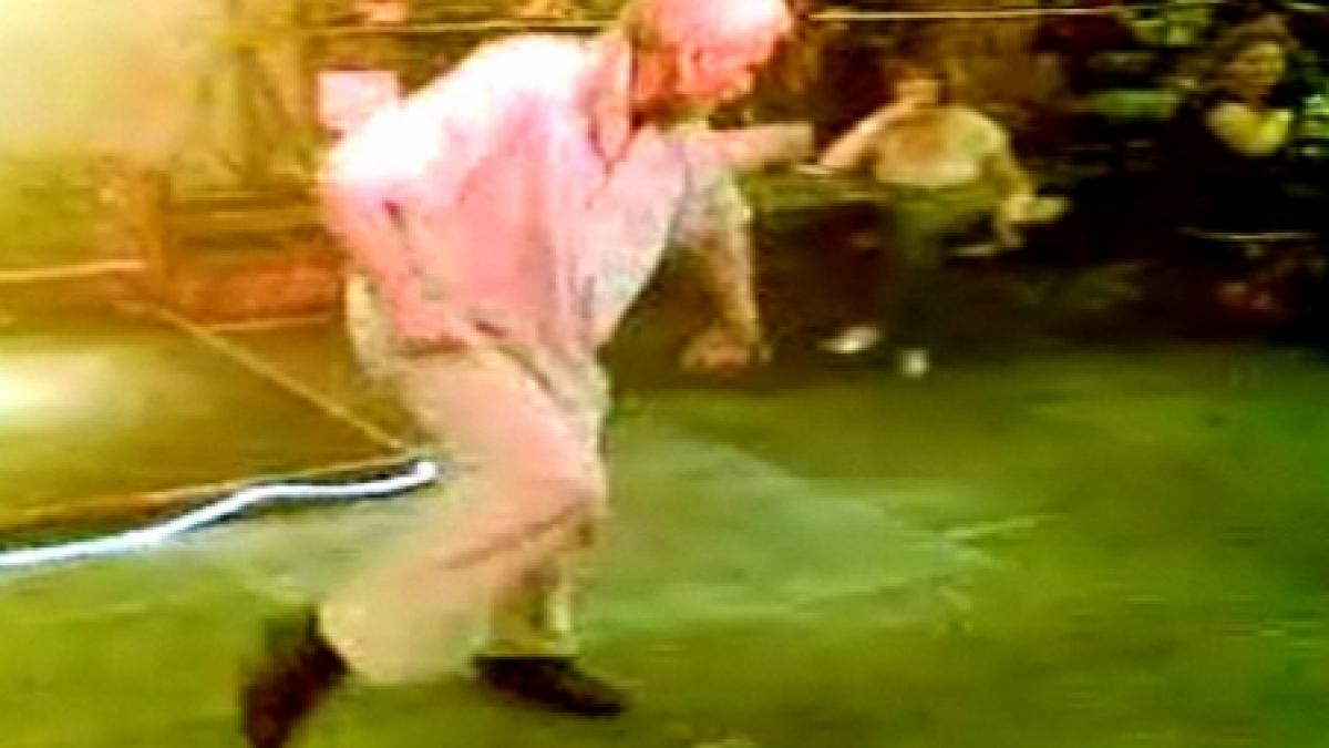 lady gaga pentru varsta a treia un batranel danseaza pe melodia poker face video