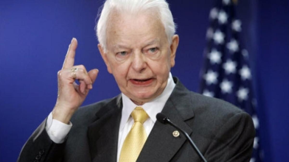 senatorul robert byrd detinatorul recordului de longevitate in congresul sua a murit la 92 de ani