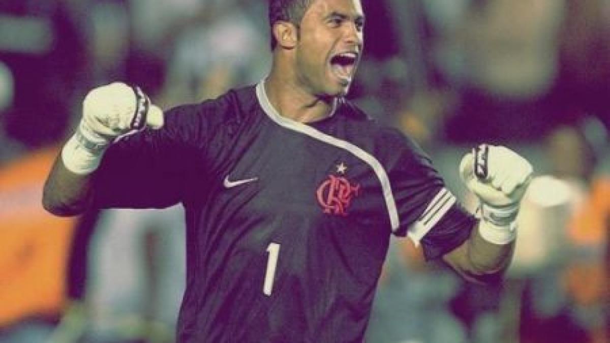 capitanul lui flamengo suspectat ca si a ucis amanta a fost suspendat de club