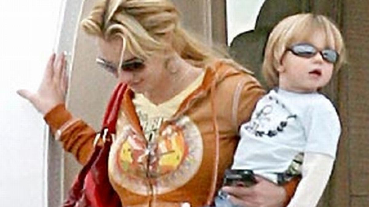 britney spears acuzata ca si a batut copiii si ca le a dat sa manance alimente la care sunt alergici