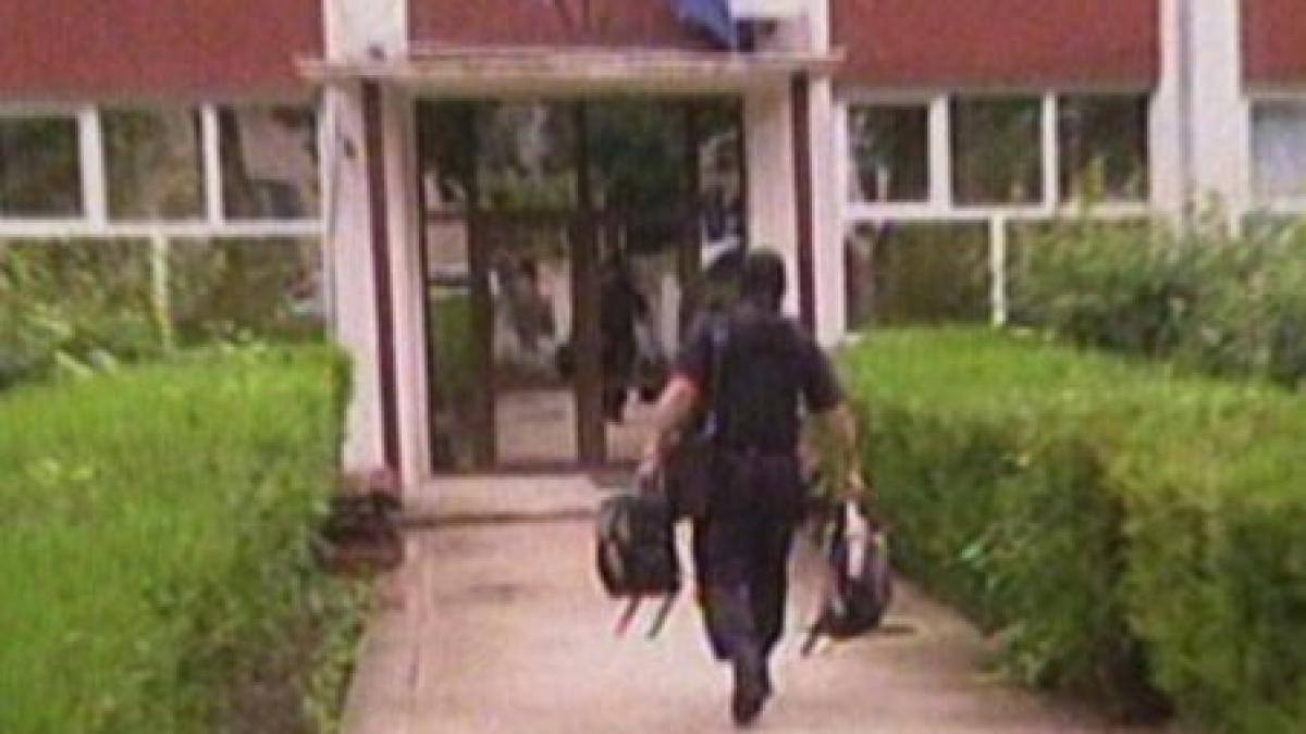 conducerea unui liceu din bacau arestata preventiv pentru luare de mita la bac