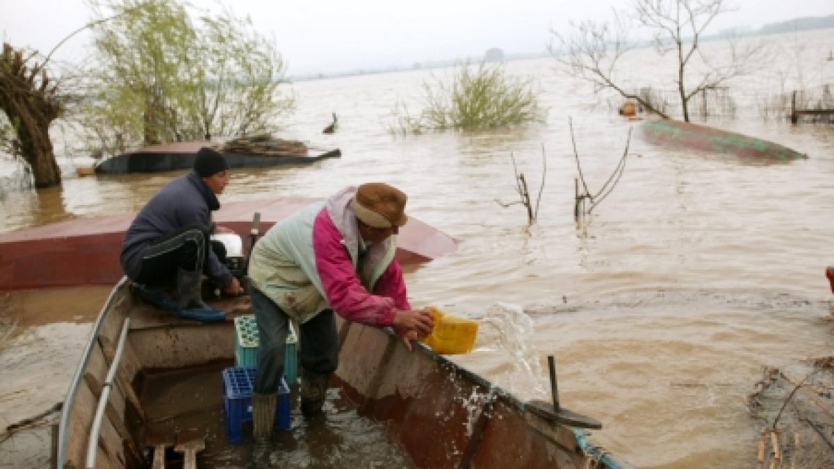 ploile nu se dau batute imagini cu inundatiile din romania pe videonews ro