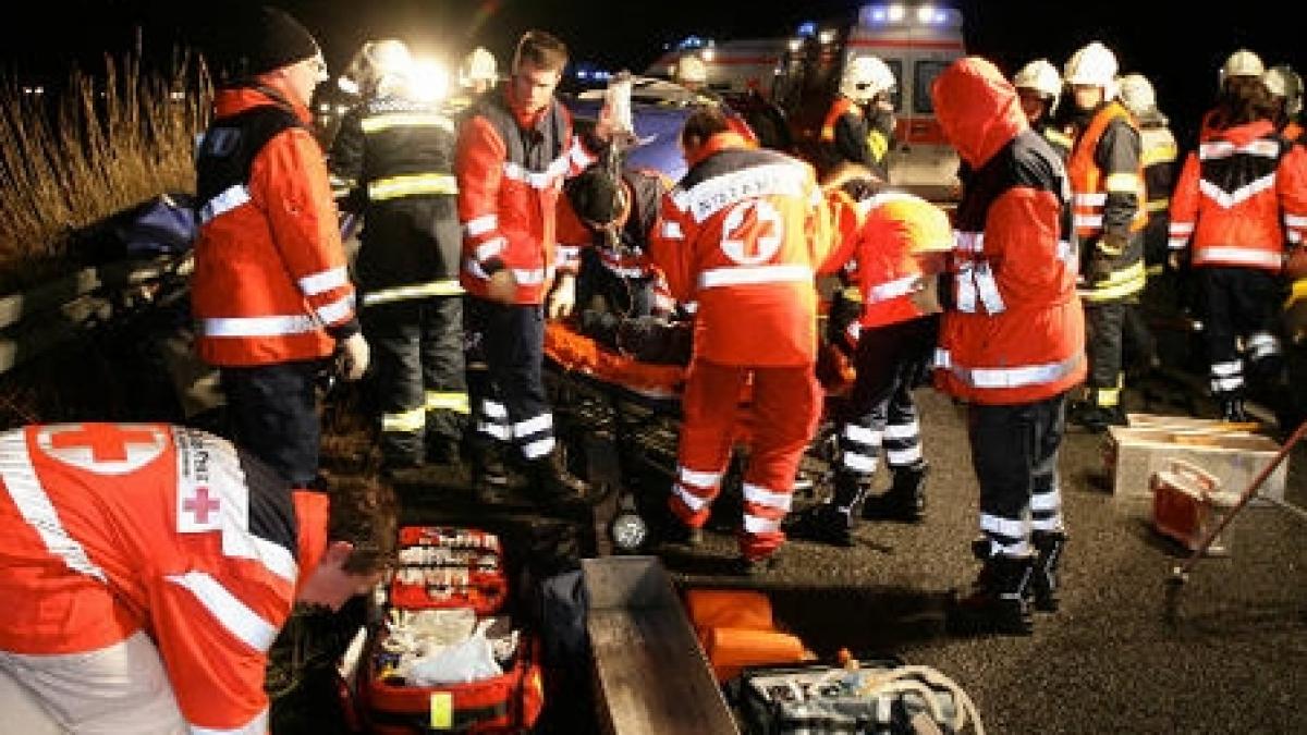 germania 24 de raniti dupa coliziunea unui camion romanesc cu un autocar