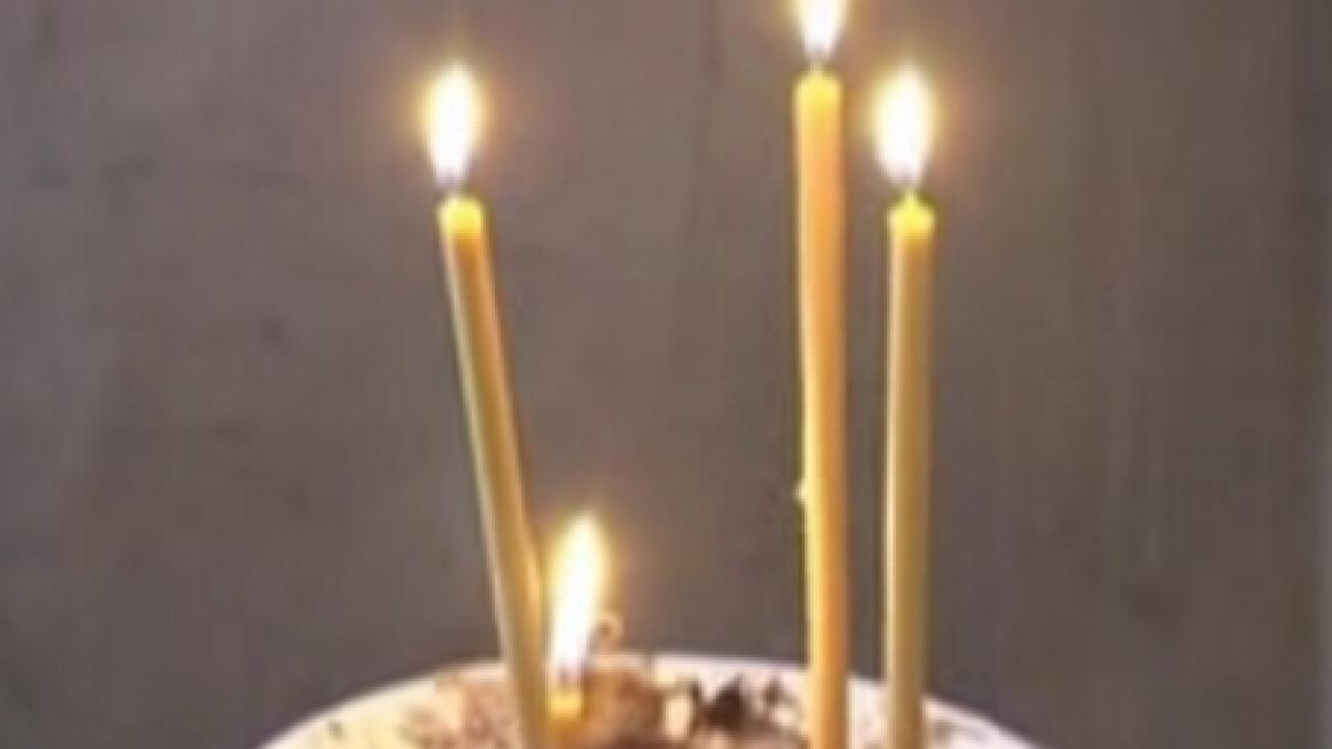 un preot refuza sa inmormanteze un tanar din cauza unui conflict cu familia decedatului video