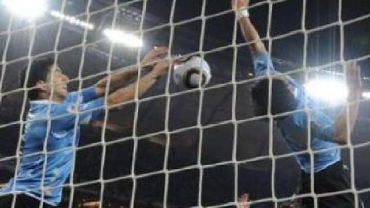 doar un meci de suspendare pentru suarez dupa hentul grosolan din meciul cu ghana