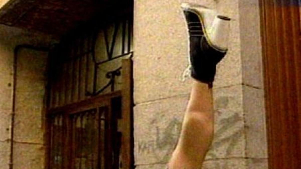 spania barbatii au alergat pe tocuri pentru un premiu de 400 de euro video