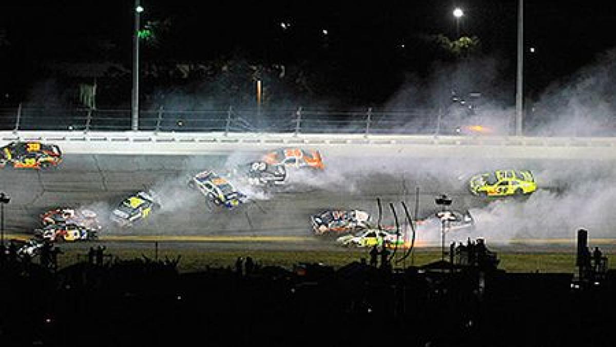 lant nebun de accidente in nascar la daytona beach video