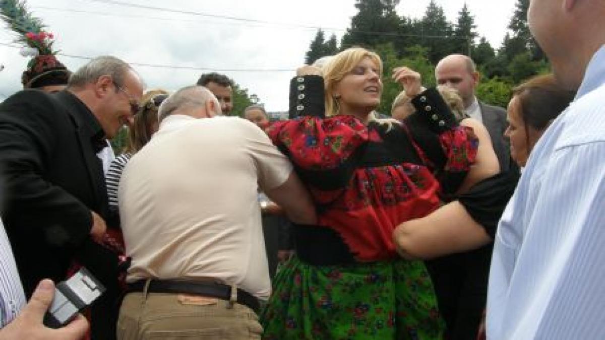 elena udrea vizita in satu mare pentru promovarea brandului de tara video