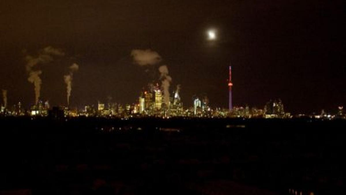 pana de curent la toronto in timpul unei ceremonii la care participa regina angliei