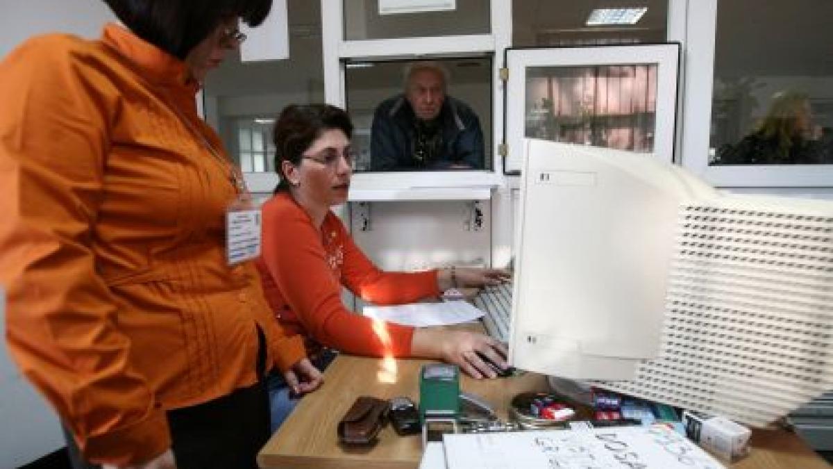 pensionatii pe caz de boala controlati la domiciliu de inspectori video