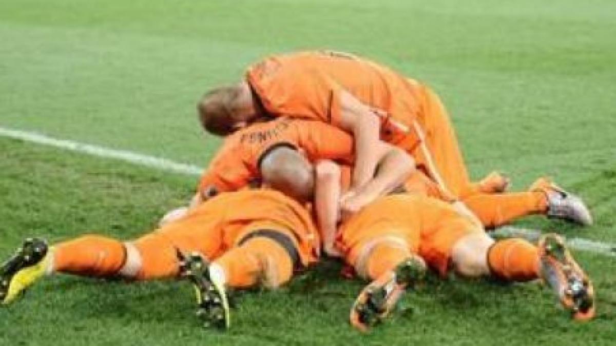 olanda s a calificat in finala cupei mondiale dupa 3 2 cu uruguay