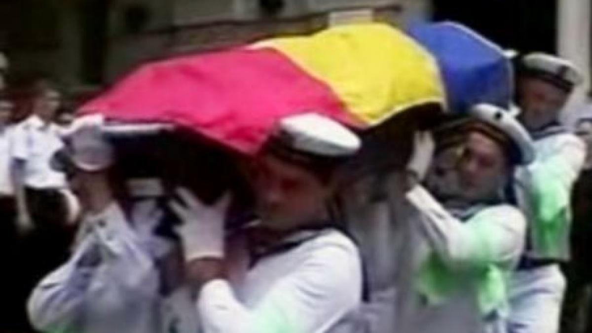 funeraliile militarilor care au pierit la tuzla au avut loc in mai multe localitati din tara video