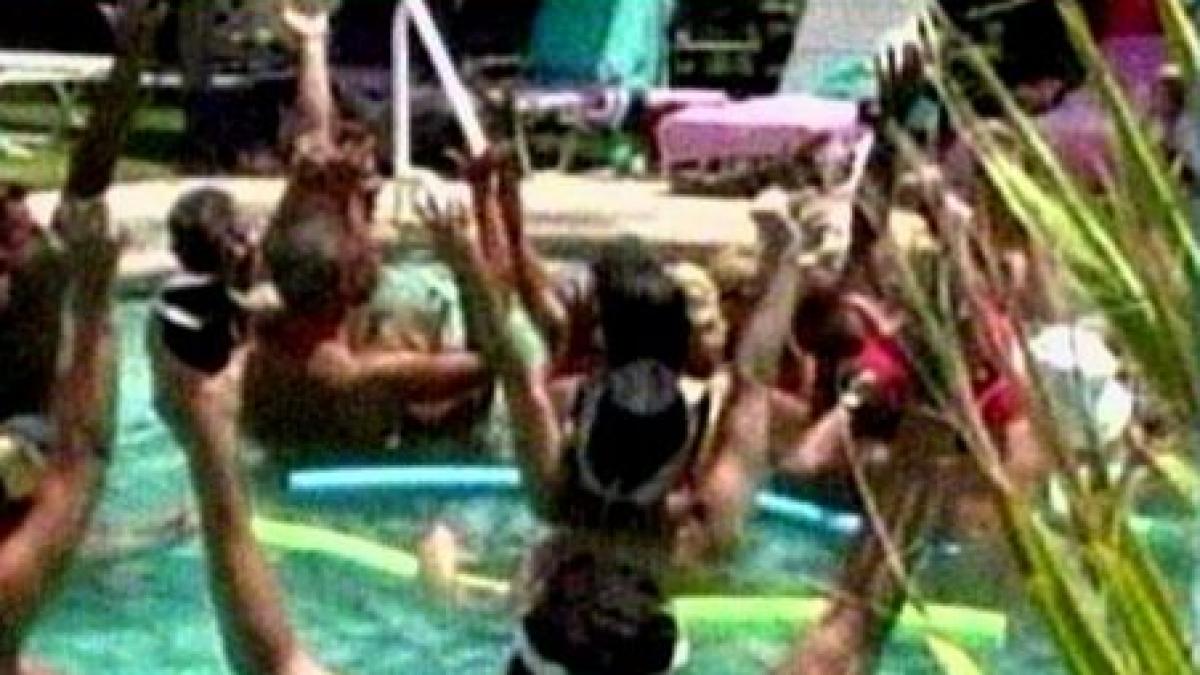 peste 13 000 de nudisti americani vor sa intre in cartea recordurilor video