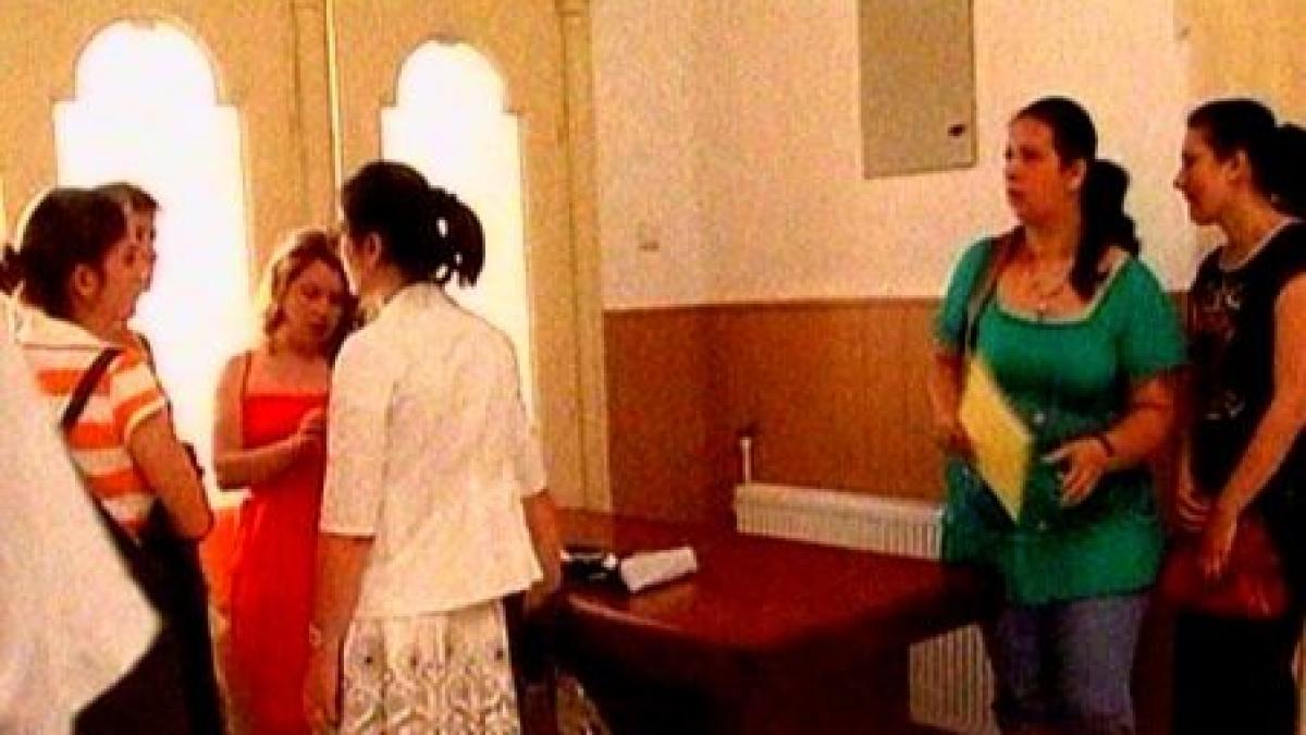 sute de absolventi ai universitatii spiru haret nu au fost acceptati la examenul de titularizare si