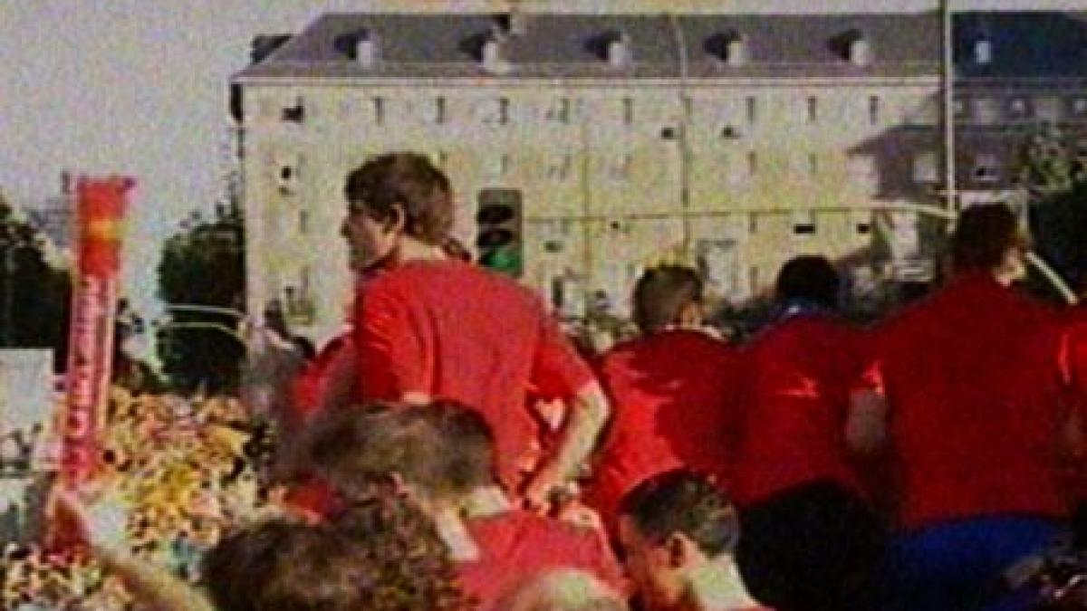 campionii mondiali intampinati pe strazile madridului de milioane de fani video