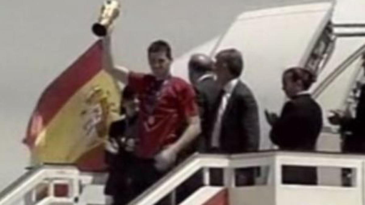 campionii mondiali la fotbal au ajuns in spania fiesta continua video