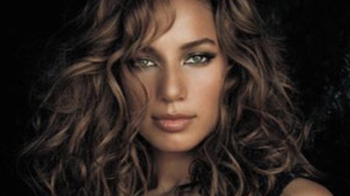cantareata leona lewis a vizitat rezervatia de ursi de la zarnesti video