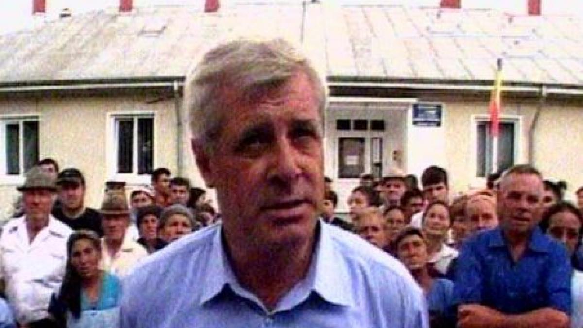 scandal la o primarie din teleorman oamenii cer repunerea in functie a primarului demis video