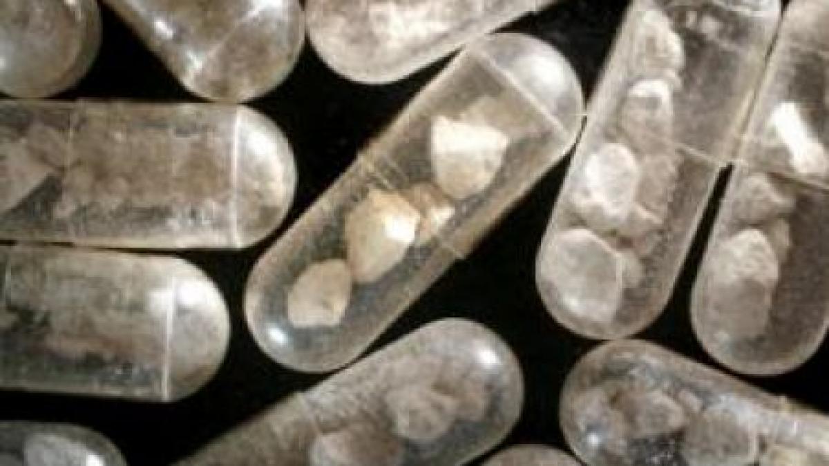 un traficant neobisnuit roman arestat la praga cu 35 de capsule de heroina in stomac