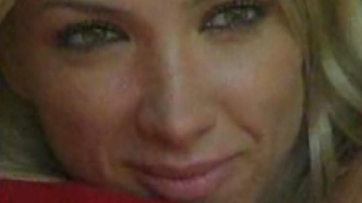 botezatu s a sarutat pasional cu una din concurentele emisiunii burlacul video