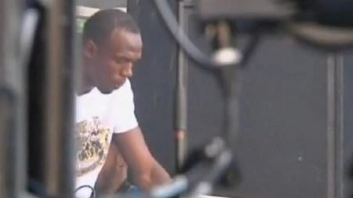 usain bolt a fost dj pentru o zi la paris video