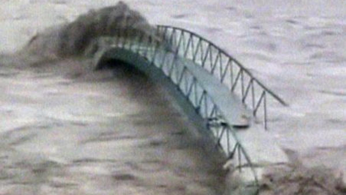 covasna femeie surprinsa de viitura si aproximativ 25 de case inundate