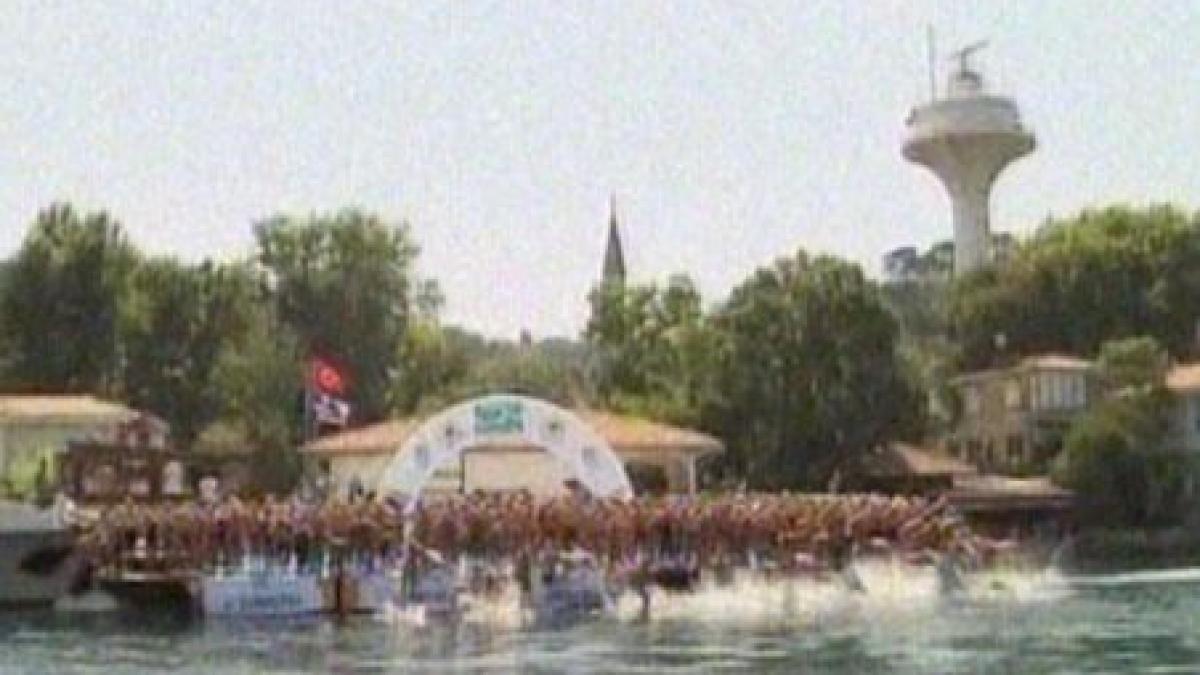 maratonul bosforului castigat de un tanar de 17 ani din turcia