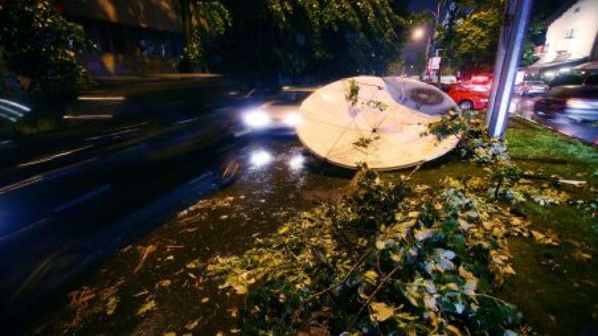 o furtuna puternica a facut ravagii in resita