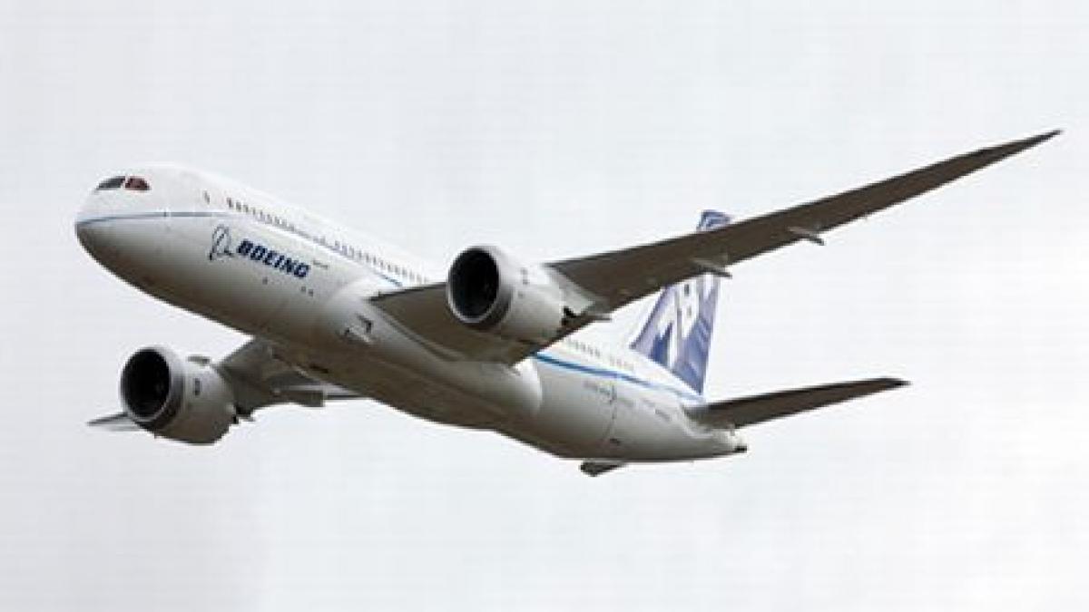 boeing 787 dreamliner cel mai nou avion al companiei americane prezentat la londra video