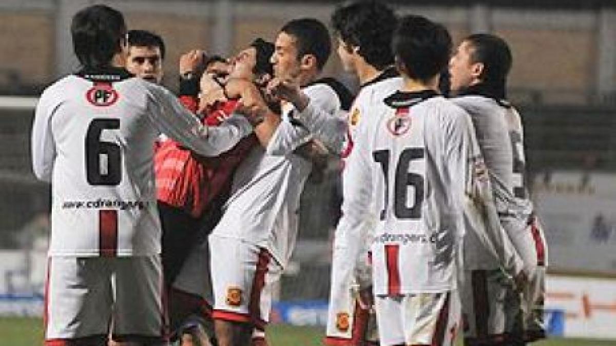 chile un jucator l a strans pe central de gat oricum vreau sa renunt la fotbal video