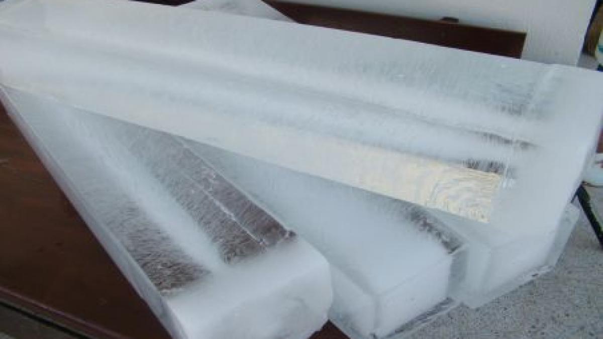 fabricile de gheata profita din plin de canicula vanzari cu 70 mai mari in aceasta perioada