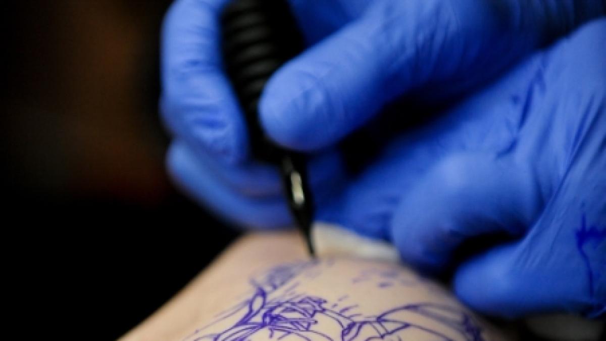 persoanele condamnate pentru coruptie in rusia ar putea fi tatuate cu litera k